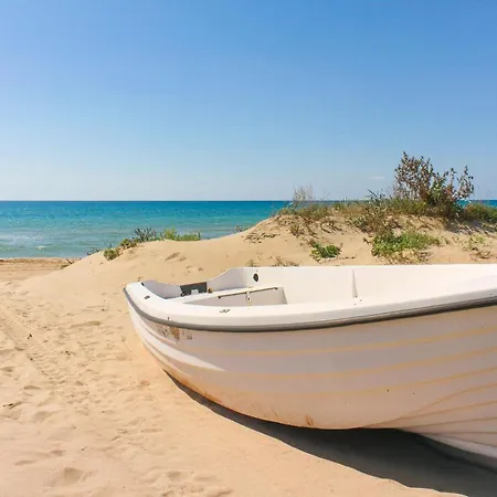 3 Bedroom Awesome In Marina di Modica